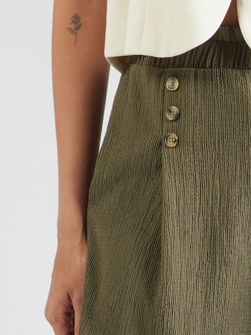 ABOUT YOU Regular Shorts 'Leia' in Grün