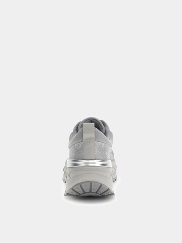 GUESS Sneakers 'Runit 4G' in Silver