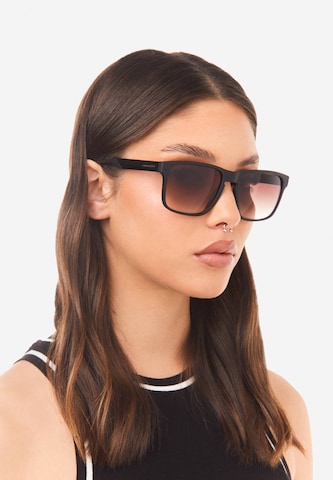 HAWKERS Napszemüveg 'Peak Metal' - fekete