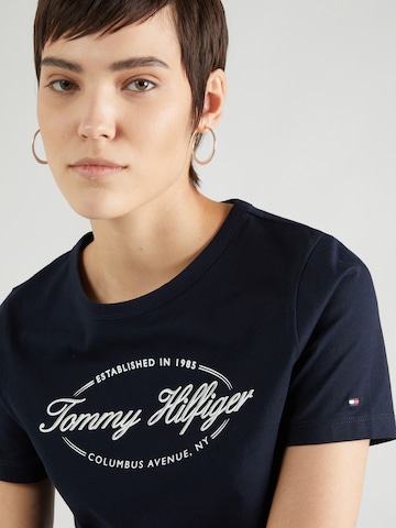 TOMMY HILFIGER T-shirt i blå