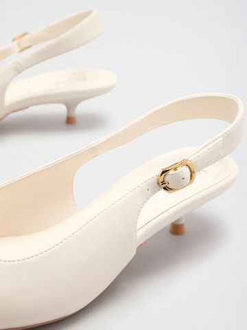 Décolleté sling di Friends Like These in beige