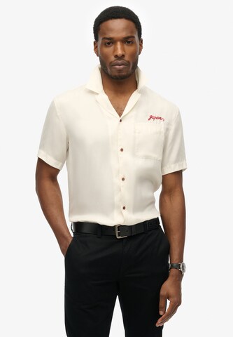 Coupe regular Chemise 'Merchant Suika' Superdry en beige : devant