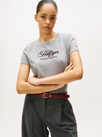 Maglietta di TOMMY HILFIGER in grigio: frontale