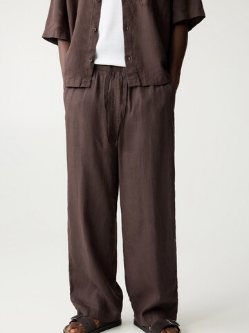 Pull&Bear Baggy Trousers in Brown: front