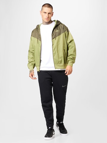 Nike Sportswear Jacke in Grün
