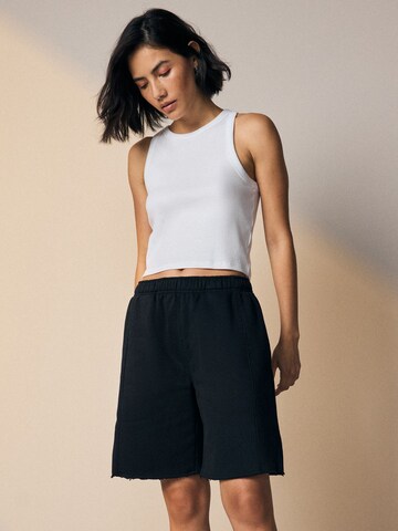 Next Loosefit Shorts 'Essential' in Schwarz