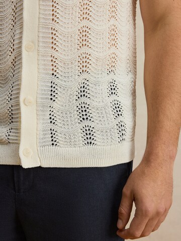 DAN FOX APPAREL Slim fit Πουκάμισο 'Dylan' σε λευκό