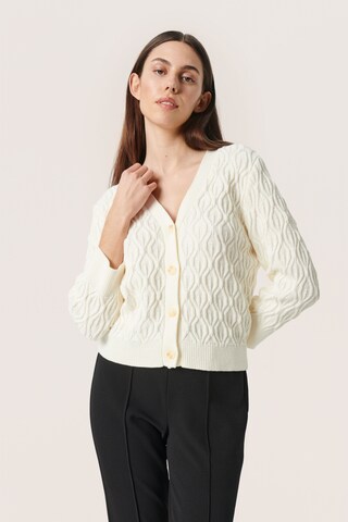 Cardigan SOAKED IN LUXURY en blanc : devant