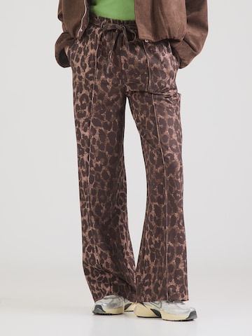 ABOUT YOU Bő szár Nadrág 'Leandra' - barna: elől