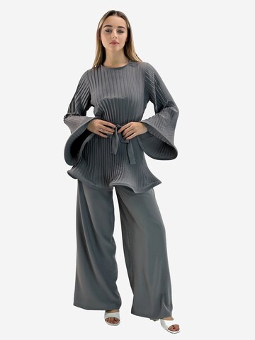 Elara Hausanzug in Grau