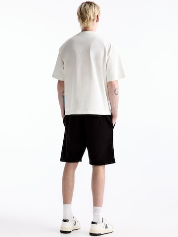 Pull&Bear Regular Shorts in Schwarz