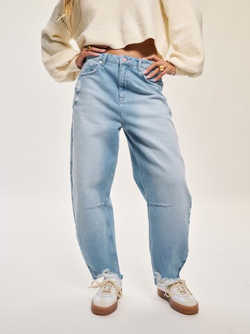 Kamila Šikl Loose fit Jeans in Blue: front