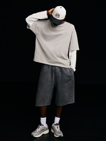 Bershka Loosefit Byxa i svart