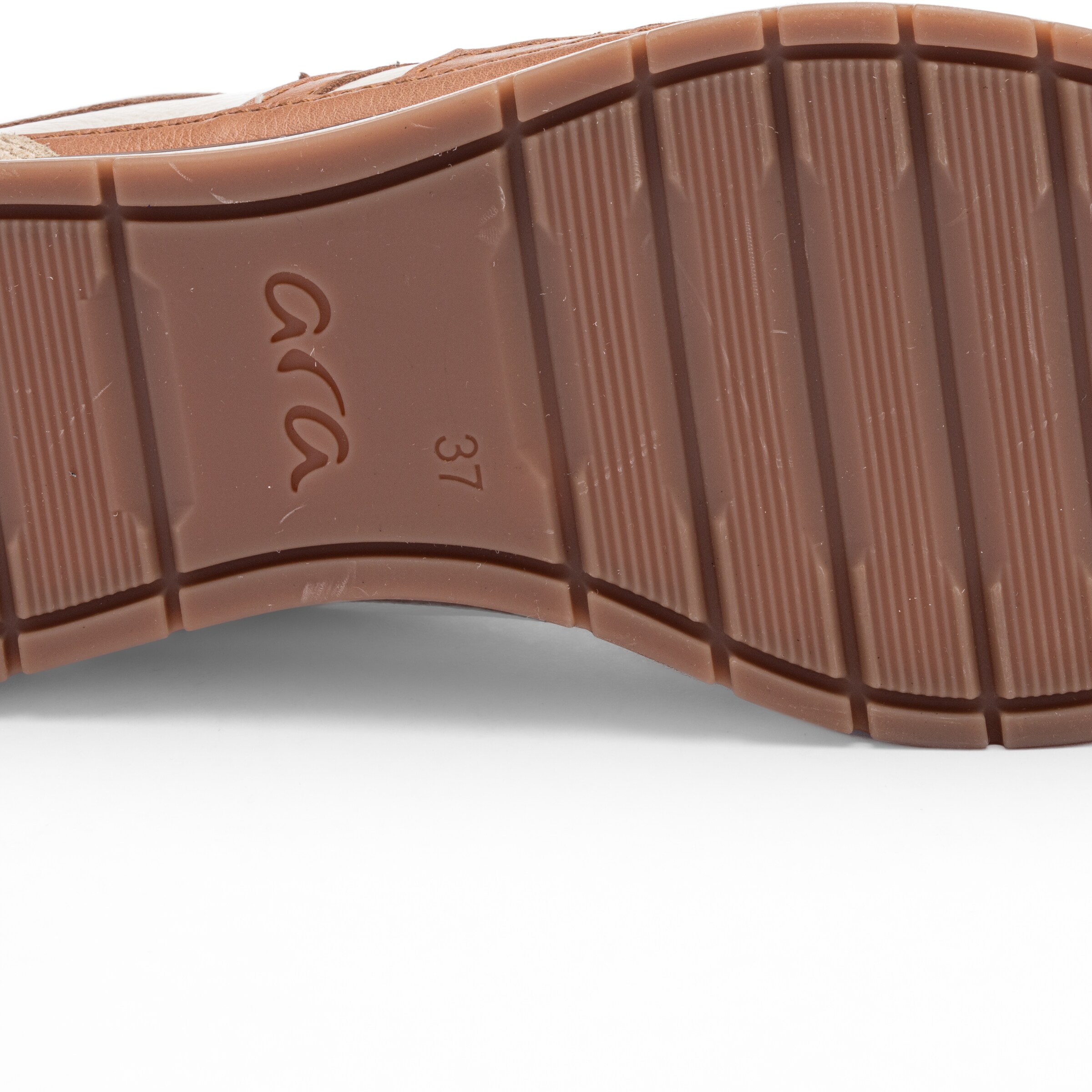 ARA Sneakers in Beige