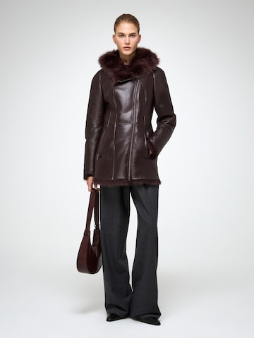 V S P Wintermantel 'Mallory' in Rot