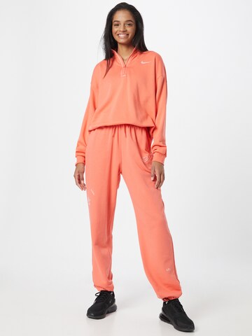 Nike Sportswear Tapered Housut värissä oranssi