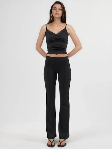 Flared Pantaloni di Busem in nero
