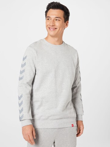 Hummel Sportsweatshirt in Grijs: voorkant