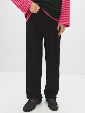 Regular Pantalon Pull&Bear en noir : devant