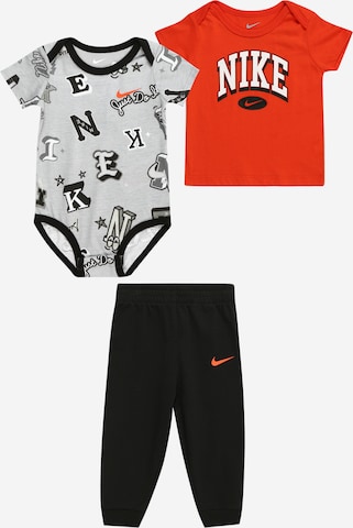 Nike Sportswear Set in Black: front