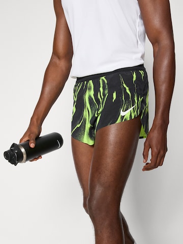 NIKE Regular Sportshorts 'AROSWFT' in Schwarz