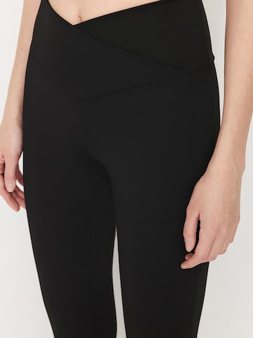 Trendyol Flared Leggings in Black