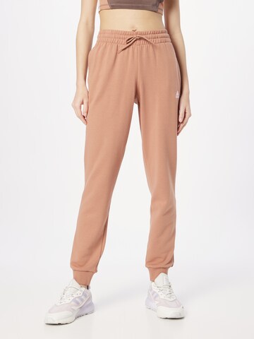 Effilé Pantalon de sport 'Essentials' ADIDAS SPORTSWEAR en marron : devant