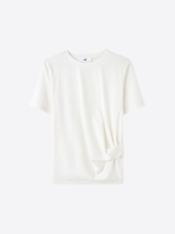 adl Blouse in White: front