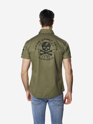 Coupe slim Chemise KOROSHI en vert : devant