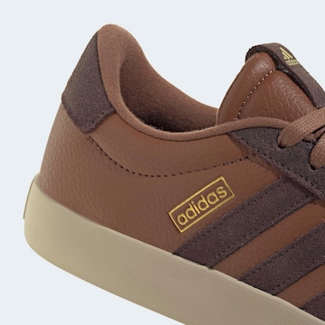 ADIDAS SPORTSWEAR - Sapatilhas baixas 'VL COURT 3.0' em castanho