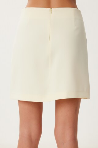 Fustă de la Happiness İstanbul pe galben