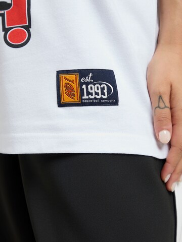 AND1 Тениска 'Grab a Shovel' в бяло