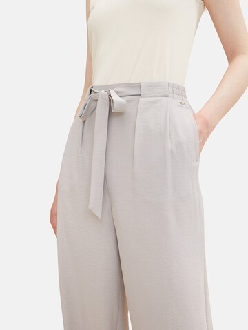 Wide leg Pantaloni con pieghe di TOM TAILOR DENIM in grigio