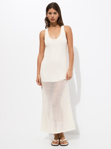 Robes en maille Pull&Bear en blanc