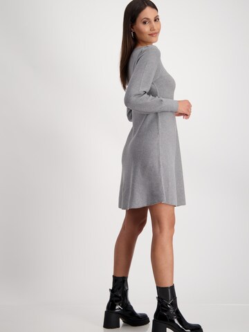 Robes en maille monari en gris