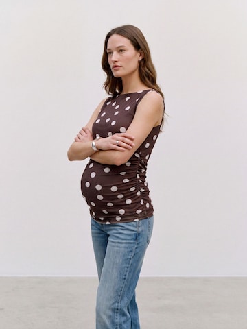 Top di MAMALICIOUS in marrone: frontale
