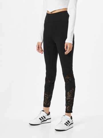 Urban Classics Skinny Leggings in Black: front