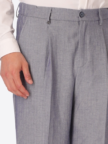 Distretto12 - regular Pantalón plisado 'T. TRIFOGLIO' en azul