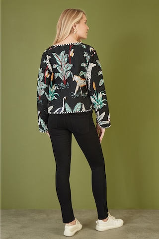 Yumi Jacke in Schwarz