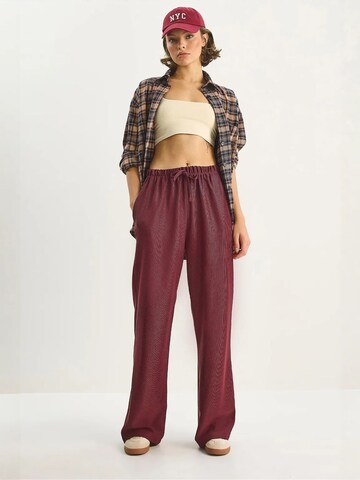 Bianco Lucci Trousers in Red
