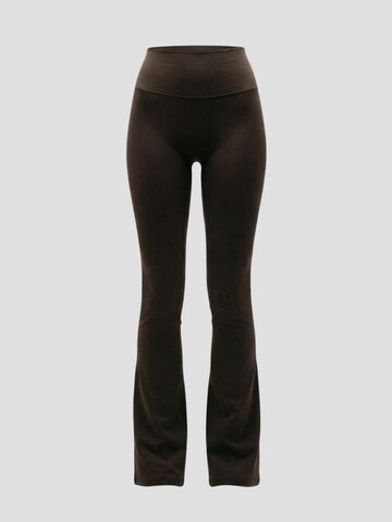YO-GAYA Flared Leggings in Bruin: voorkant