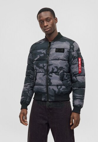 ALPHA INDUSTRIES Übergangsjacke 'Camo' in Schwarz