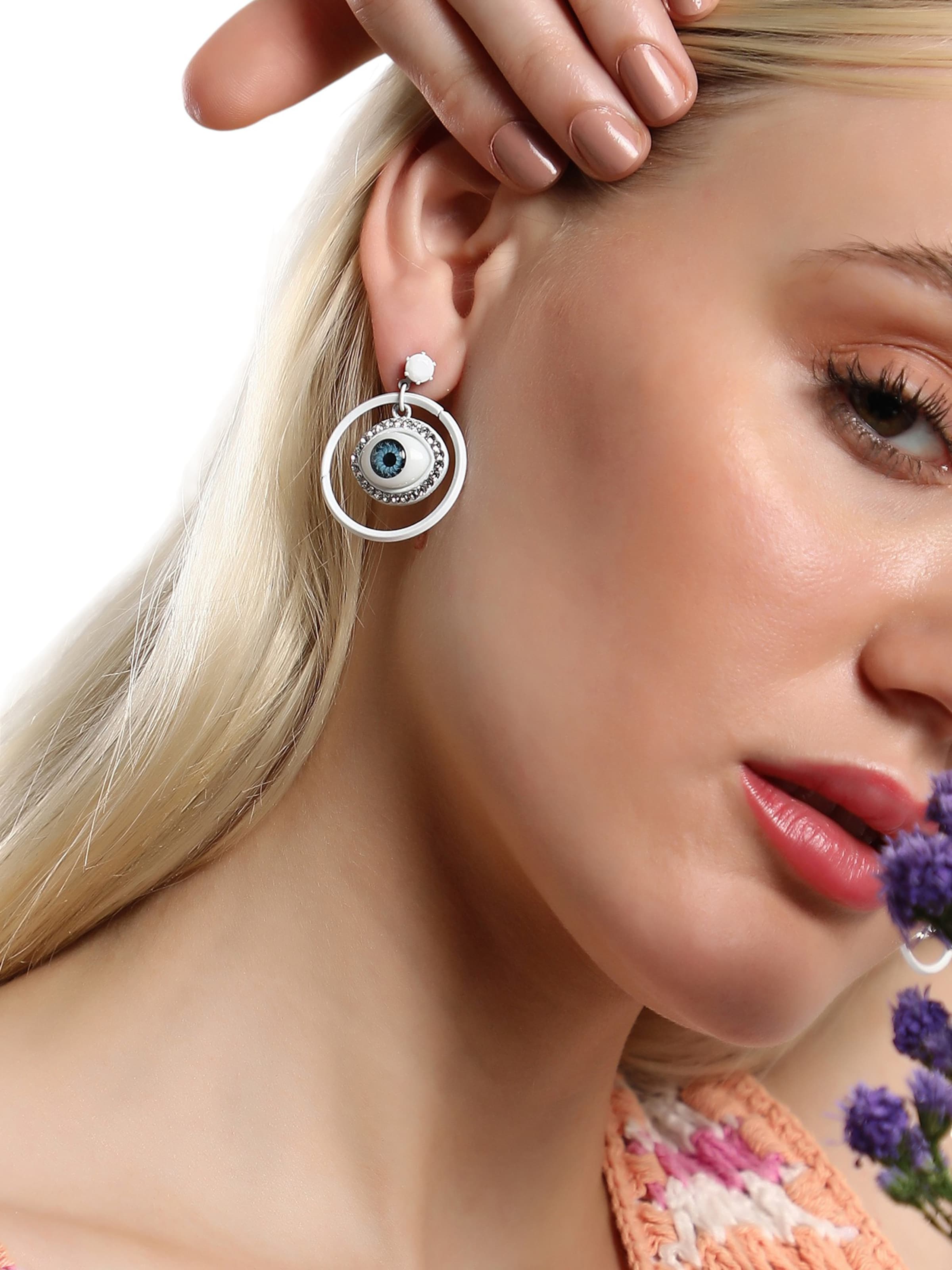 SOHI Обеци 'Nubia' в бяло: отпред