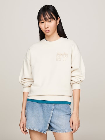 Tommy Jeans Sweatshirt 'Essential' in Beige: front