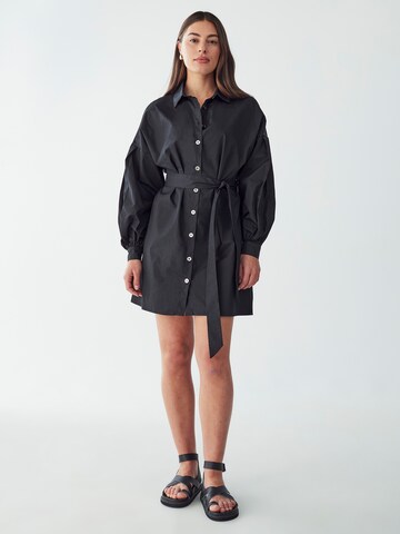 Abito camicia 'POPPIE' di Willa in nero: frontale