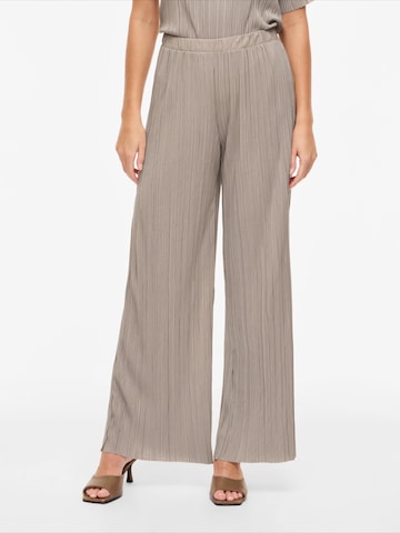 VILA Wide Leg Housut 'VIPLISA' värissä harmaa: etupuoli