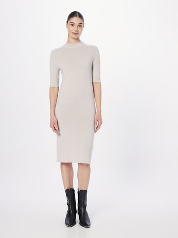 Calvin Klein - Vestido de punto en beige: frente