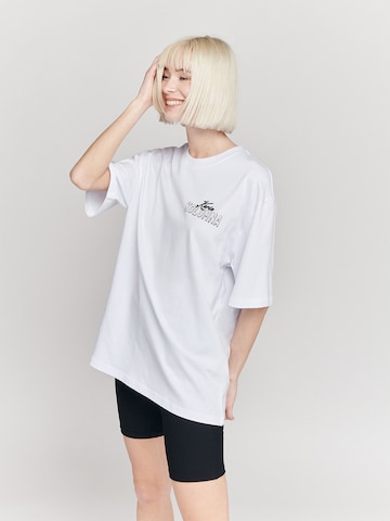 ABOUT YOU x StayKid Shirt 'Karla Selfie' in Wit: voorkant