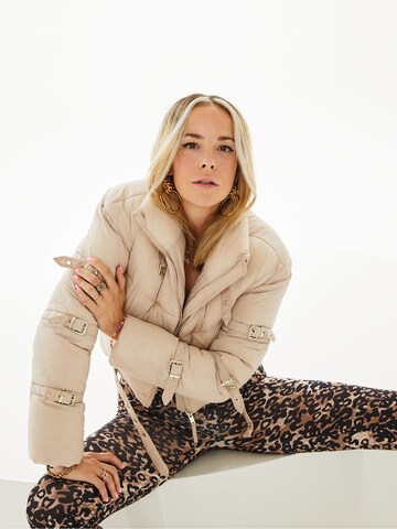 Hoermanseder x About You - Chaqueta de invierno 'Hetty' en beige