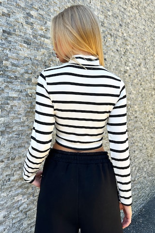 Trend Alaçatı Stili - Camiseta en negro